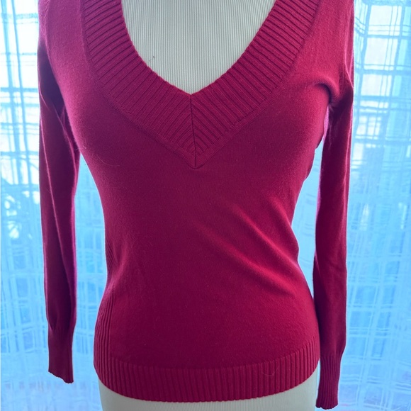 Women's V-Neck Sweater - Red - Picture 1 of 5
